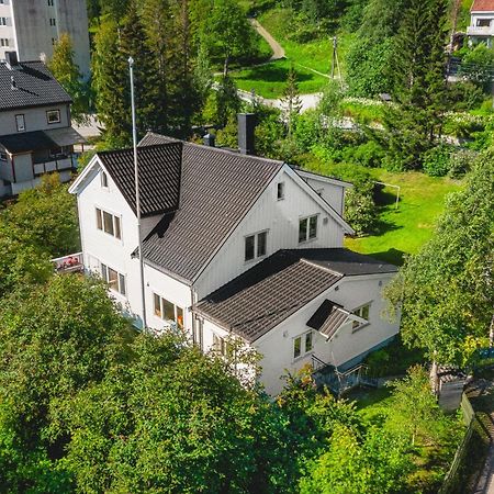 Historical Villa & Green Sanctuary In City Center Tromso Bagian luar foto