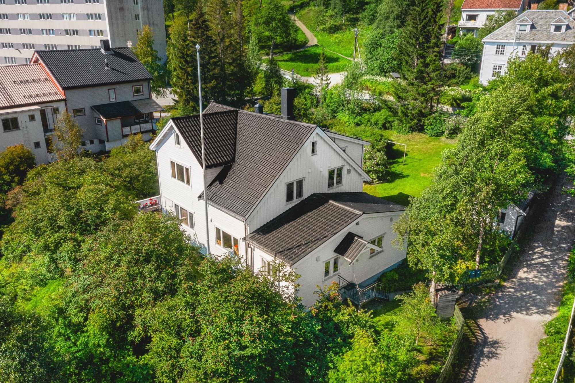 Historical Villa & Green Sanctuary In City Center Tromso Bagian luar foto
