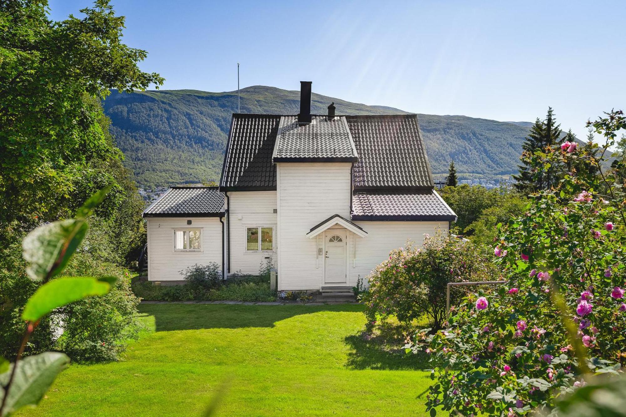 Historical Villa & Green Sanctuary In City Center Tromso Bagian luar foto